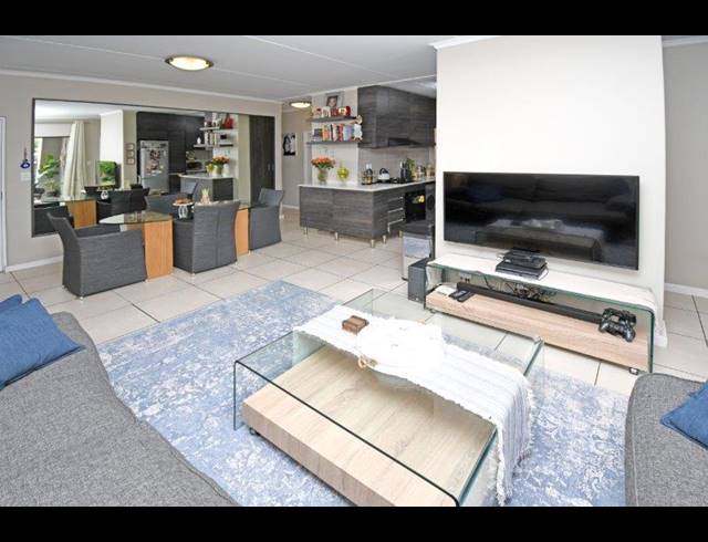 3 BEDROOM APARTMENT FOR SALE IN GREENSTONE HILL